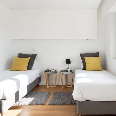 Plum Guide - The Honey Sapphire Appartement Lissabon