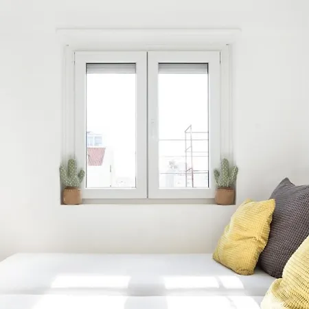 Plum Guide - The Honey Sapphire Appartement Lissabon